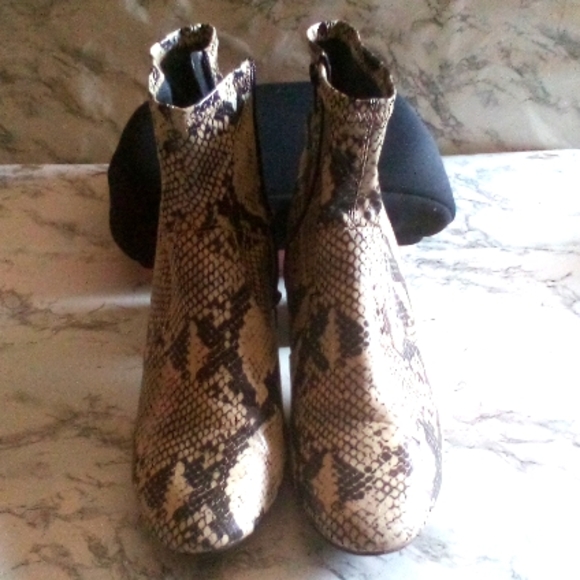 Time and Tru Women's Faux Snakeskin Heeled Ankle Boots Size 10 - Picture 10 of 10